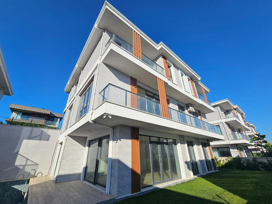 PANORAMIC SEA VIEW TRIPLEX VILLA